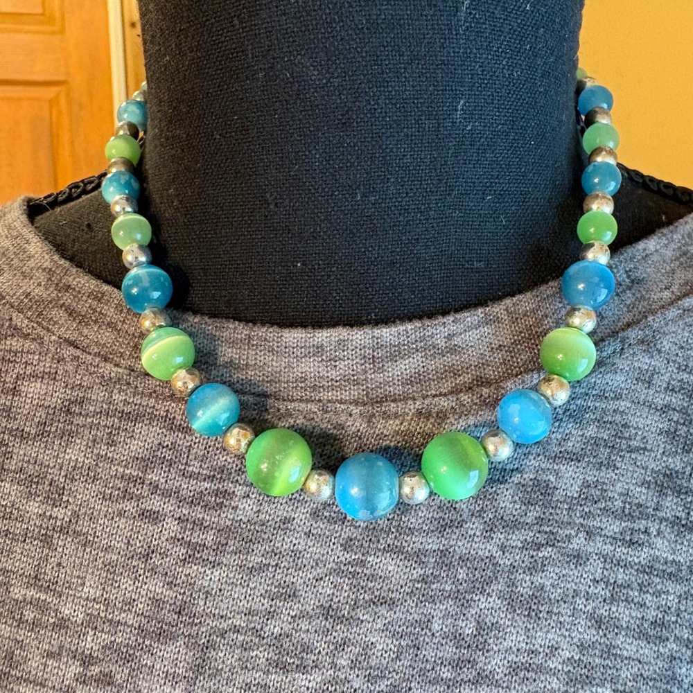 Vintage Cat Eye Graduated Bead Necklace Blue Green Silver Tone